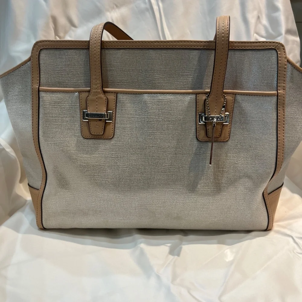 Coach tote -shiny! - Picture 2 of 6